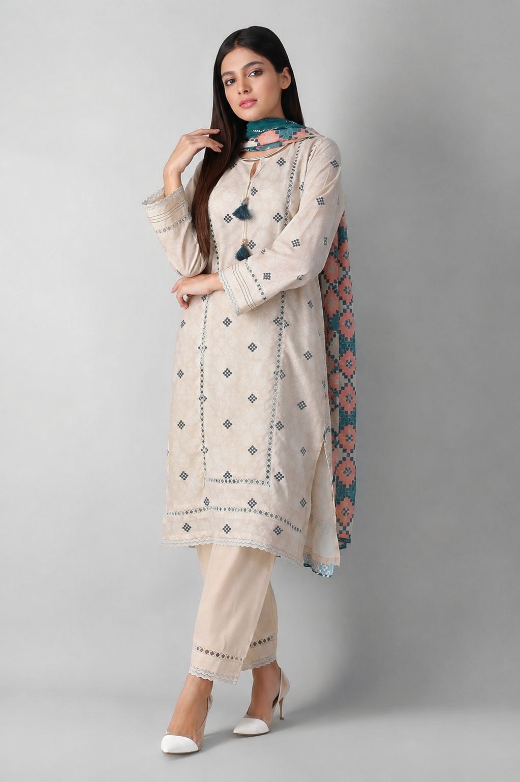 Elegant Green Embroidered 3 Piece Lawn Suit For Women