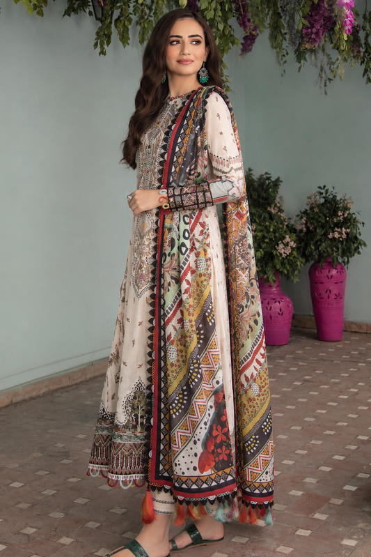 Stylish Ethnic Lawn Ensemble With Statement Dupatta